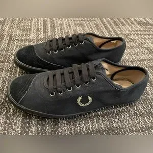 Black fred perry plimsolls best sale